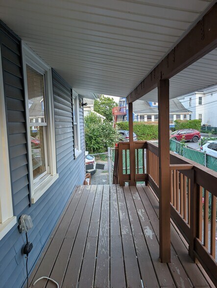Building Photo - 163 Ferry St