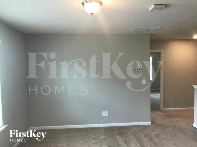 Building Photo - 112 Eden Ave