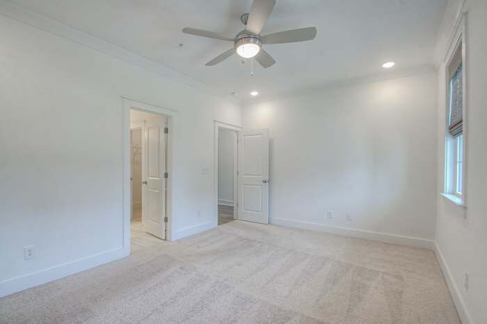 Building Photo - 386 Hammock Ln