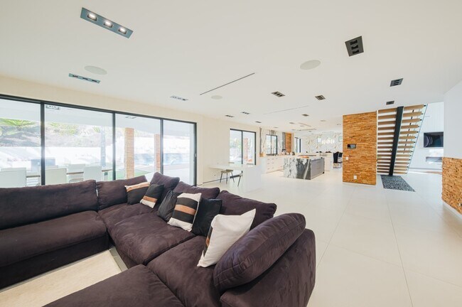 Building Photo - 25879 Chalmers Pl