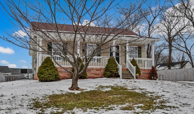 Building Photo - 925 Granny White Rd