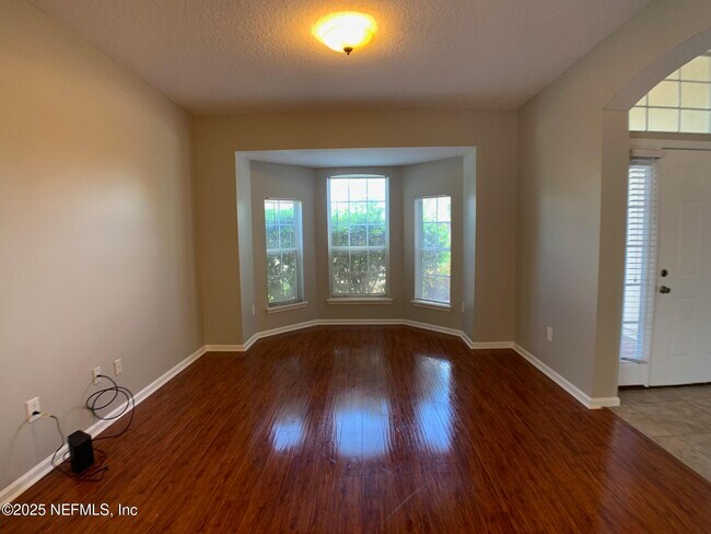 Building Photo - 647 Acorn Chase Dr