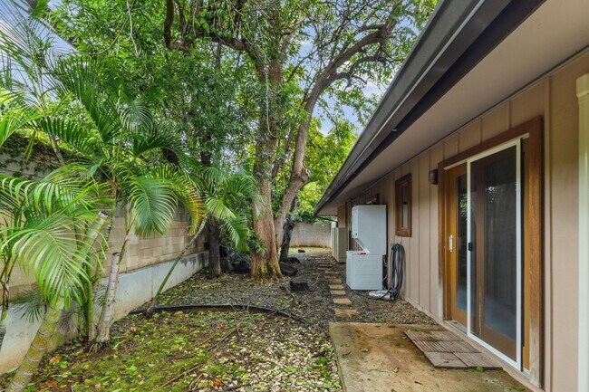 Building Photo - 1135 Kaimoku Pl