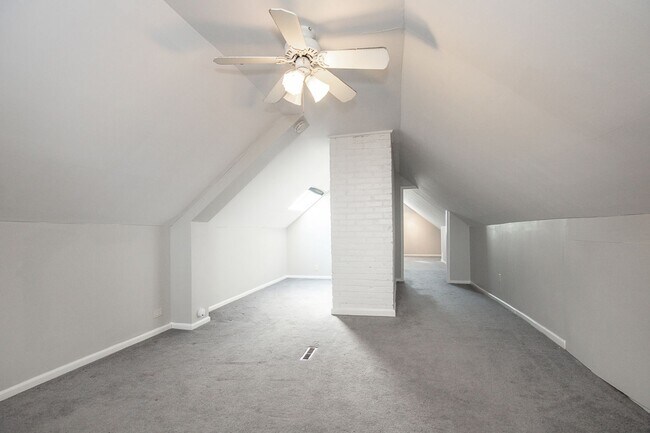 Building Photo - 14718 Bayes Ave