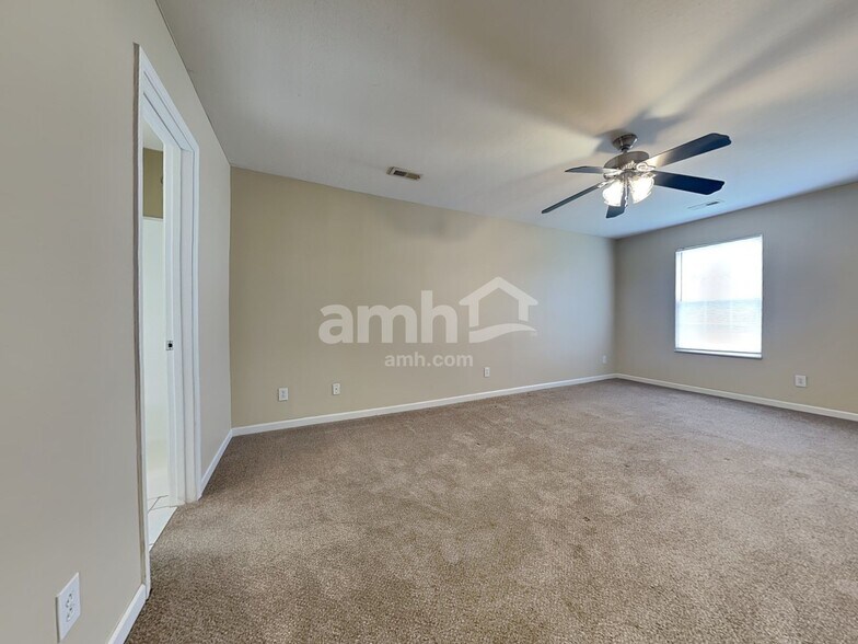 Building Photo - 4624 Aylesbury Dr