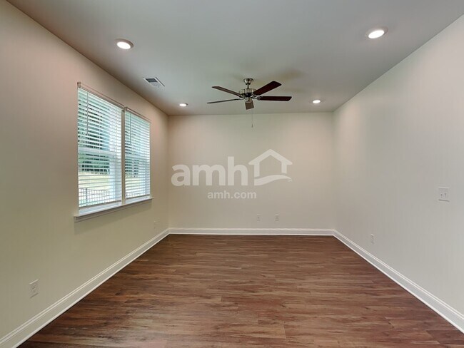 Building Photo - 639 Rivermist Dr