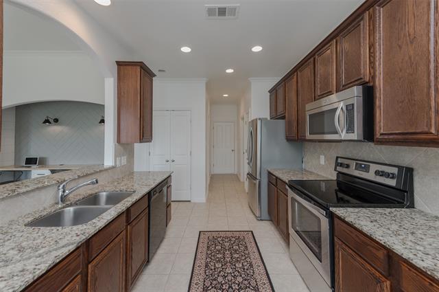 Building Photo - 313 Valley Dr