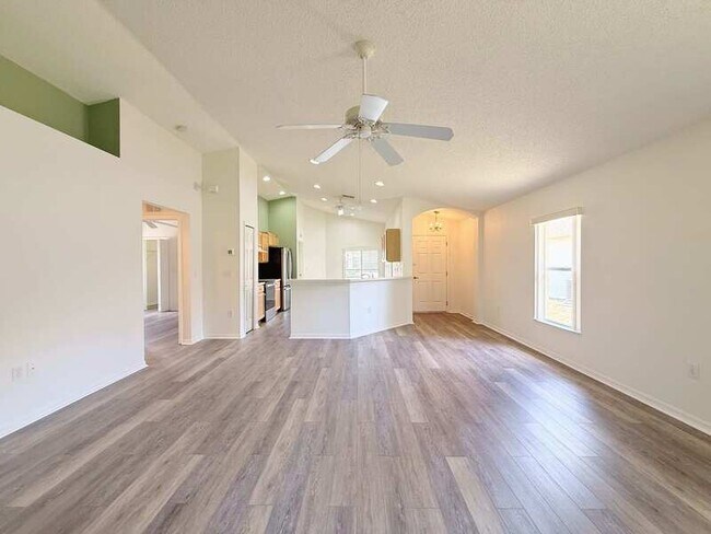 Building Photo - 240 Center Oak Cir