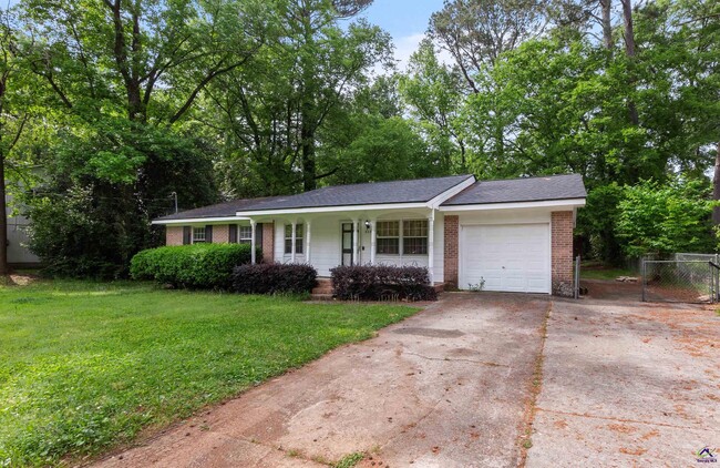 Building Photo - 846 S Forest Lake Dr
