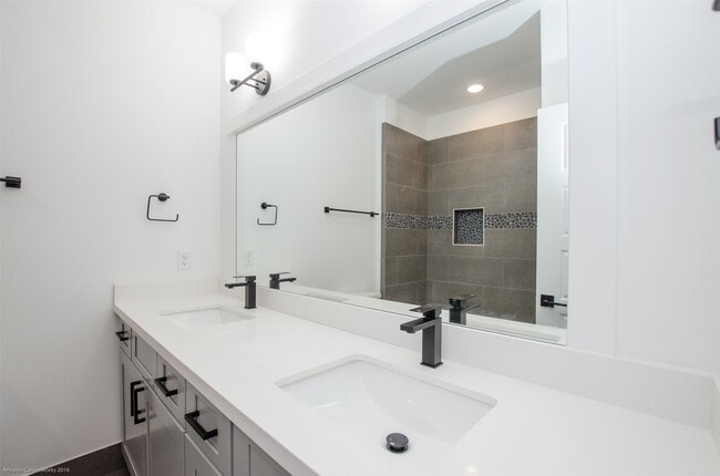Building Photo - 2054 Johanna Crk Dr