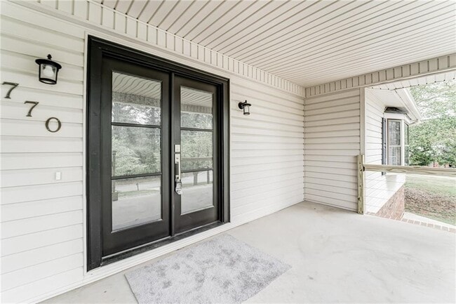 Building Photo - 770 Pine Lake Dr NW