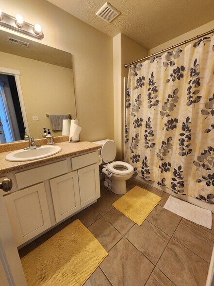 Building Photo - 1062 W Stonehaven Dr