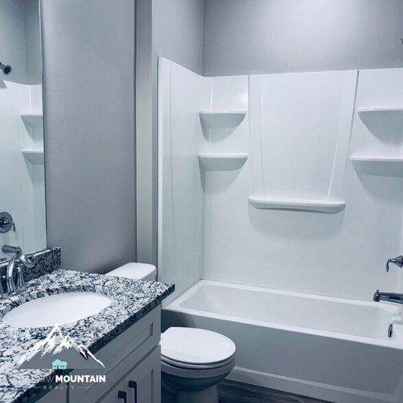 Building Photo - 1558 N 160 W