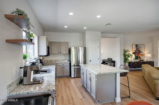 Building Photo - 1302 E Milada Dr