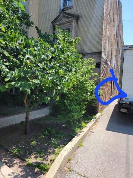 Building Photo - 1145 W Morse Ave