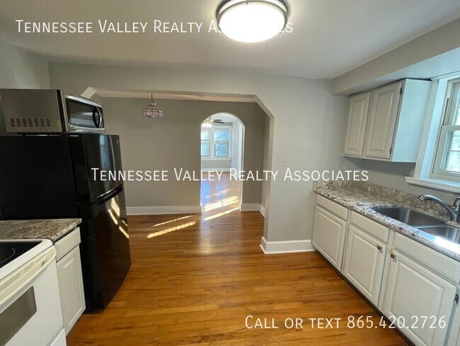 Building Photo - 419 Noelton Dr SW