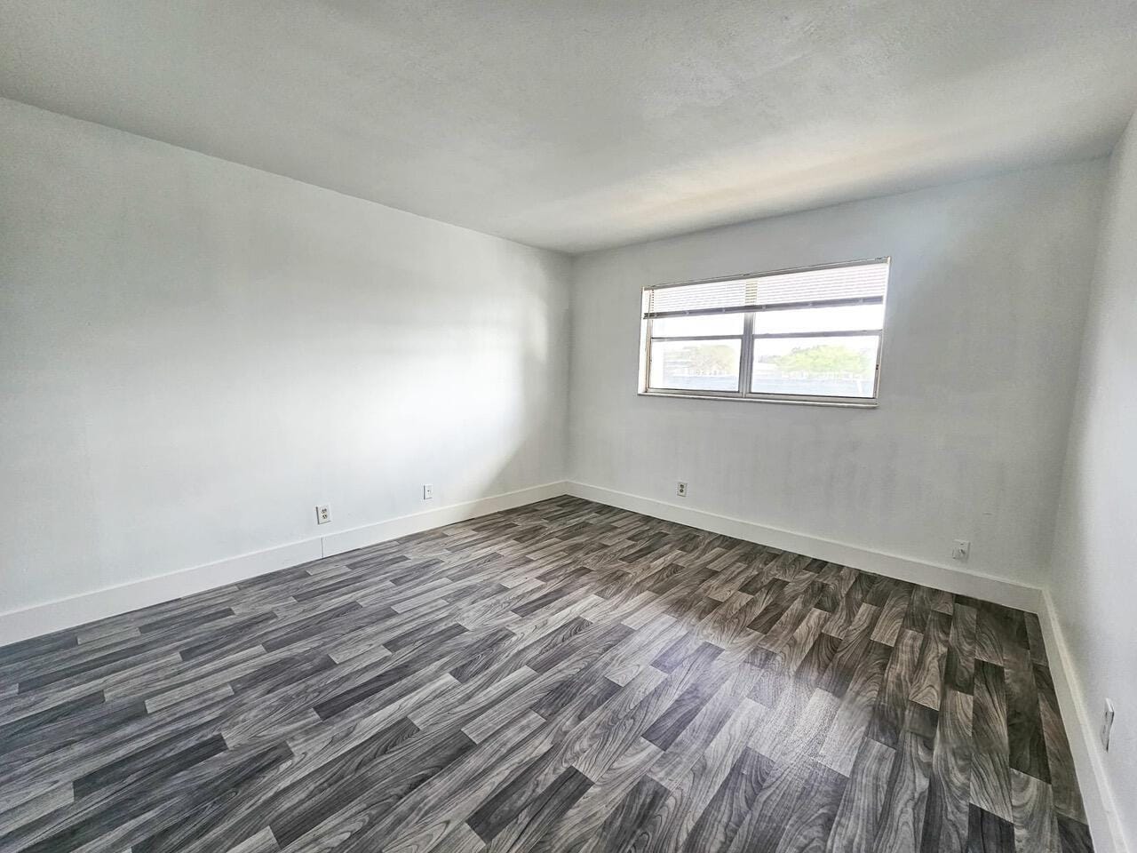 Building Photo - 7960 Colony Cir N