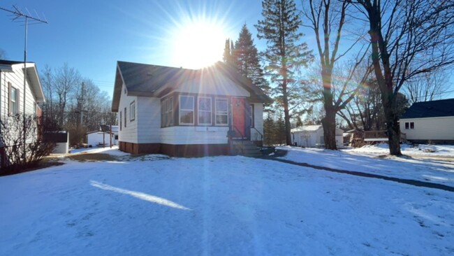 Building Photo - Three Bedroom Single-Family Home In Duluth...