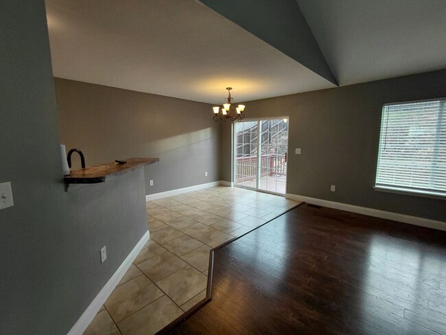 Building Photo - Beautiful home close to post