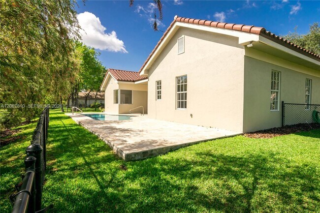 Building Photo - 3799 Lancewood Dr