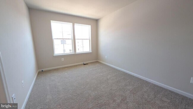 Building Photo - 413 SILVER BIRCH Dr