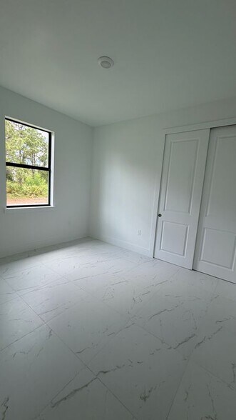 Building Photo - 1103 Dean St E