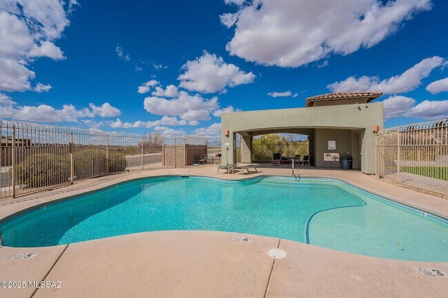 Building Photo - 4 Bedroom Home with Community Pool in Vail...