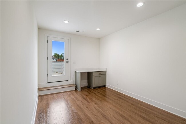 Building Photo - 5472 Park Ave