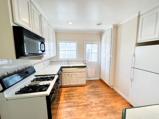 Building Photo - EASTSIDE BUNGALOW LONG BEACH
