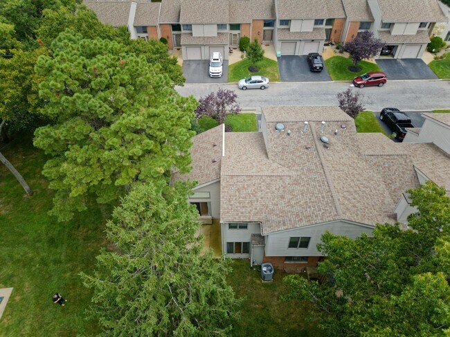 Building Photo - 26 White Swan Way