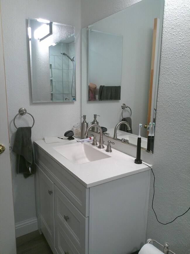 Building Photo - Must see in North Vacaville