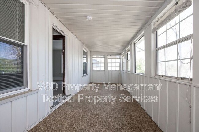 Building Photo - 8204 Vineyard Ave