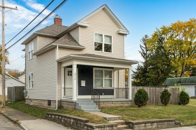 Building Photo - Elegant 3 Bed / 1.5 Bath Renovated Home in...