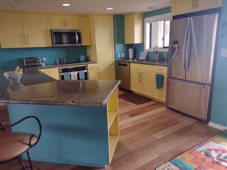 Kitchen - 2400 6th Ave