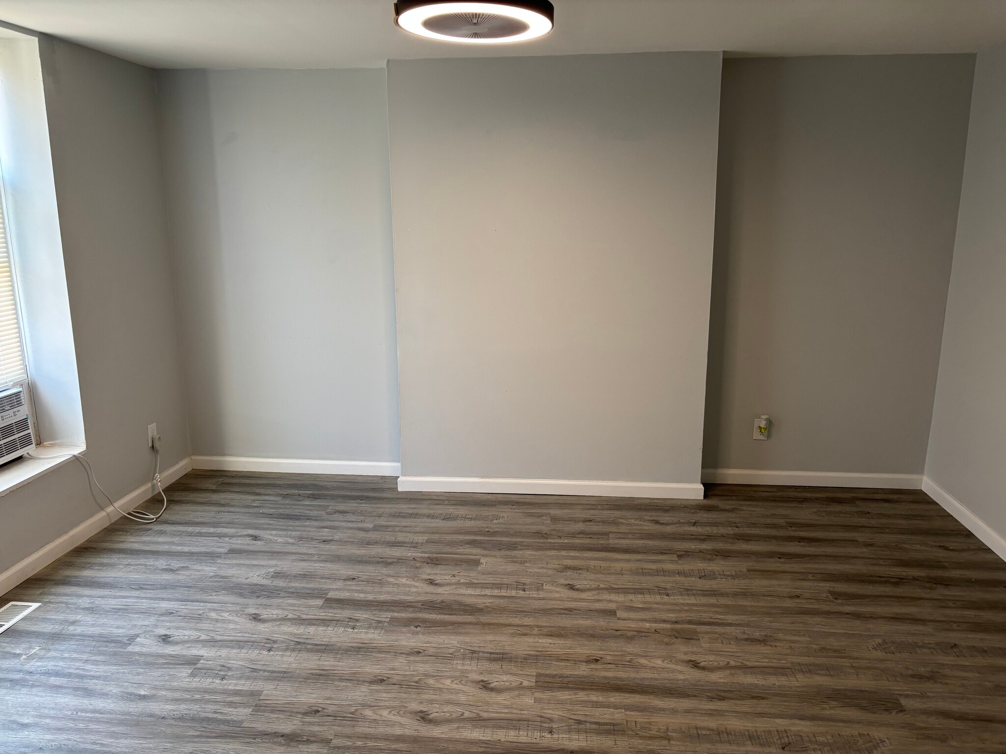 Building Photo - 5097 Minerva Ave