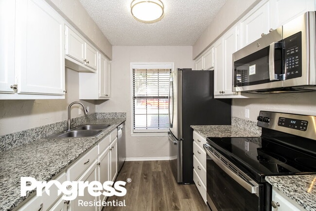 Building Photo - 409 Pace Dr