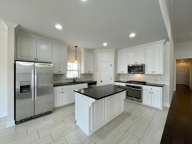 Building Photo - 17229 Ledgestone Dr