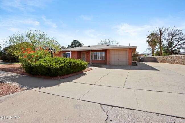 Primary Photo - 921 Ash Ln