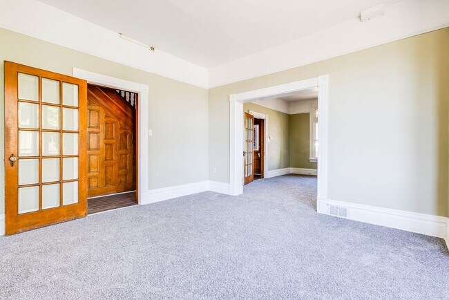 Building Photo - AVAILABLE AUGUST 2026 - Spacious Renovated 4 Bedroom, 1.5 Bath Home w/ AC!