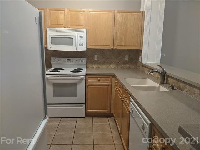 Building Photo - 915 Northeast Dr