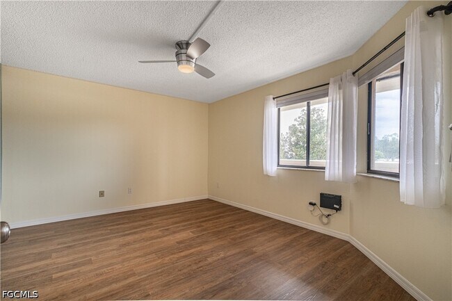 Building Photo - 7410 Lake Breeze Dr