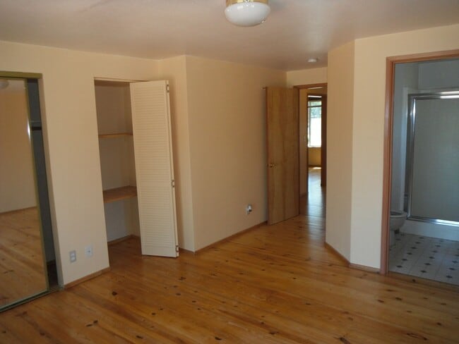 Building Photo - 1941 28th Pl