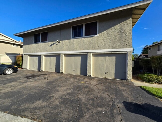 Building Photo - El Cajon Townhome - 2 Br., 1.5 ba. 92019.
