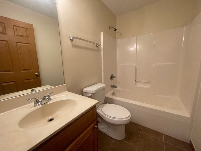 Building Photo - 2 Bedroom, 2 Bath Condo in Med Center area - Available 08/05/2026 (Pictures are NOT of this exact...