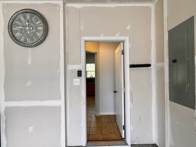 Building Photo - 145 Holly Hill Dr