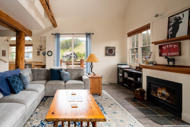 Building Photo - 17 Saddle Ridge Rd