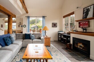 Building Photo - 17 Saddle Ridge Rd