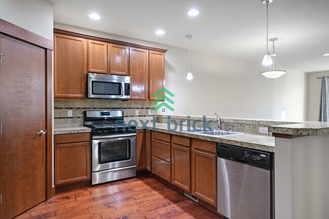 Building Photo - Charming 3-Bed, 2.5-Bath Haven with 1997 Sq Ft in Renton, WA!