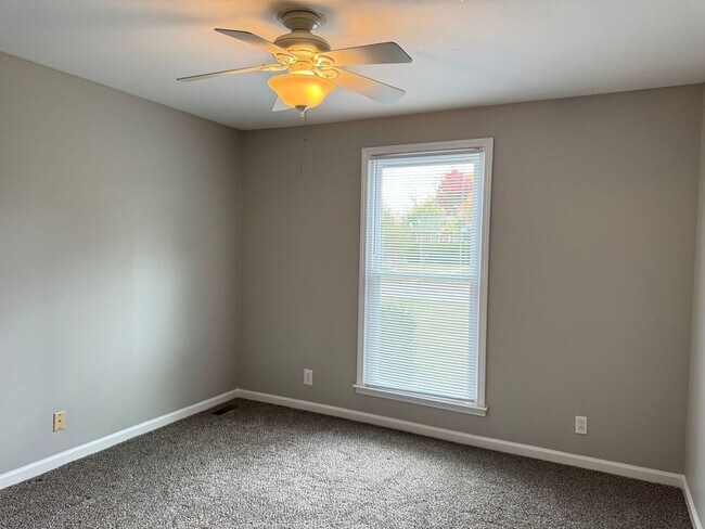 Building Photo - Sango! Partial Brick home with 3 bedrooms,...