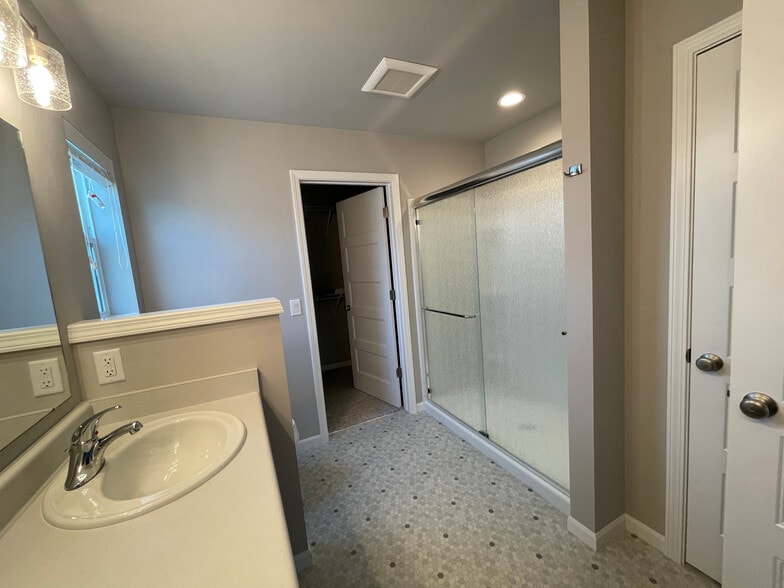 Building Photo - 718 Sugar Maple Ln